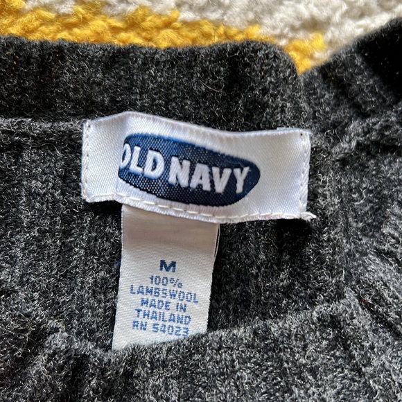 Old navy 100% lambs wool crew neck sweater - Picture 2 of 5